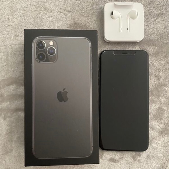 iPhone 11 - Picture 1 of 4
